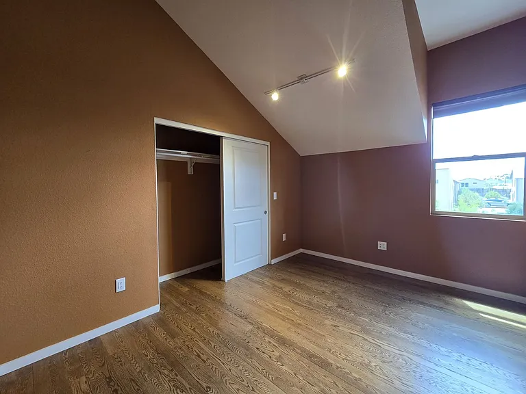2180 W Alameda St #14 — Photo 20