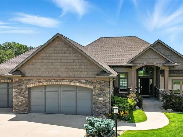 701 Sherwood Dr, Iowa City, IA 52245