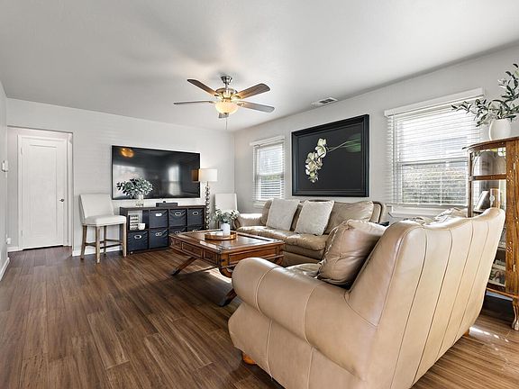 4th image of 782 Beechwood Avenue