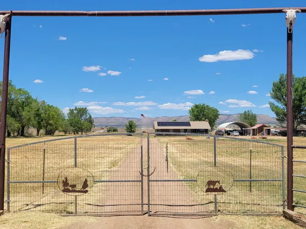 3980 W Rocky Rd, Paulden, AZ 86334