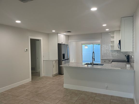 3rd image of 904 Denery Ln #904