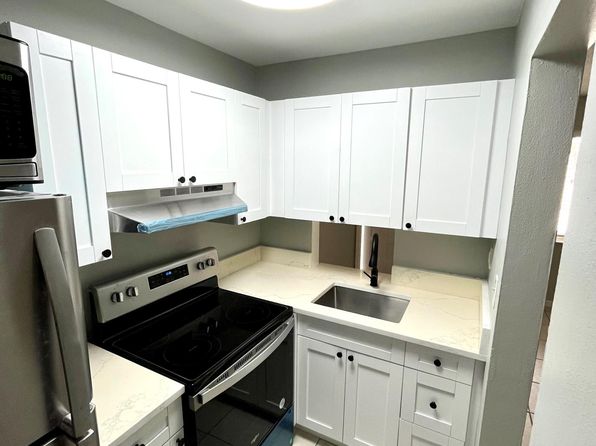 830 N Riverside Dr APT 105