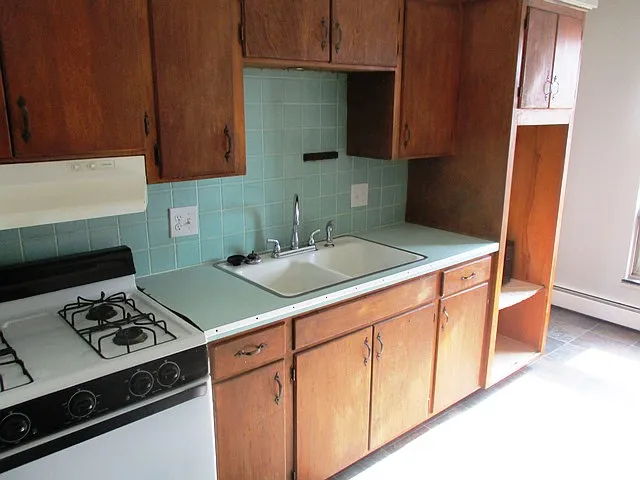 227 Robinhood Ln — Photo 2