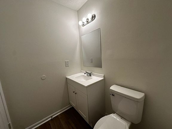 5th image of 115 Lake Dr #117