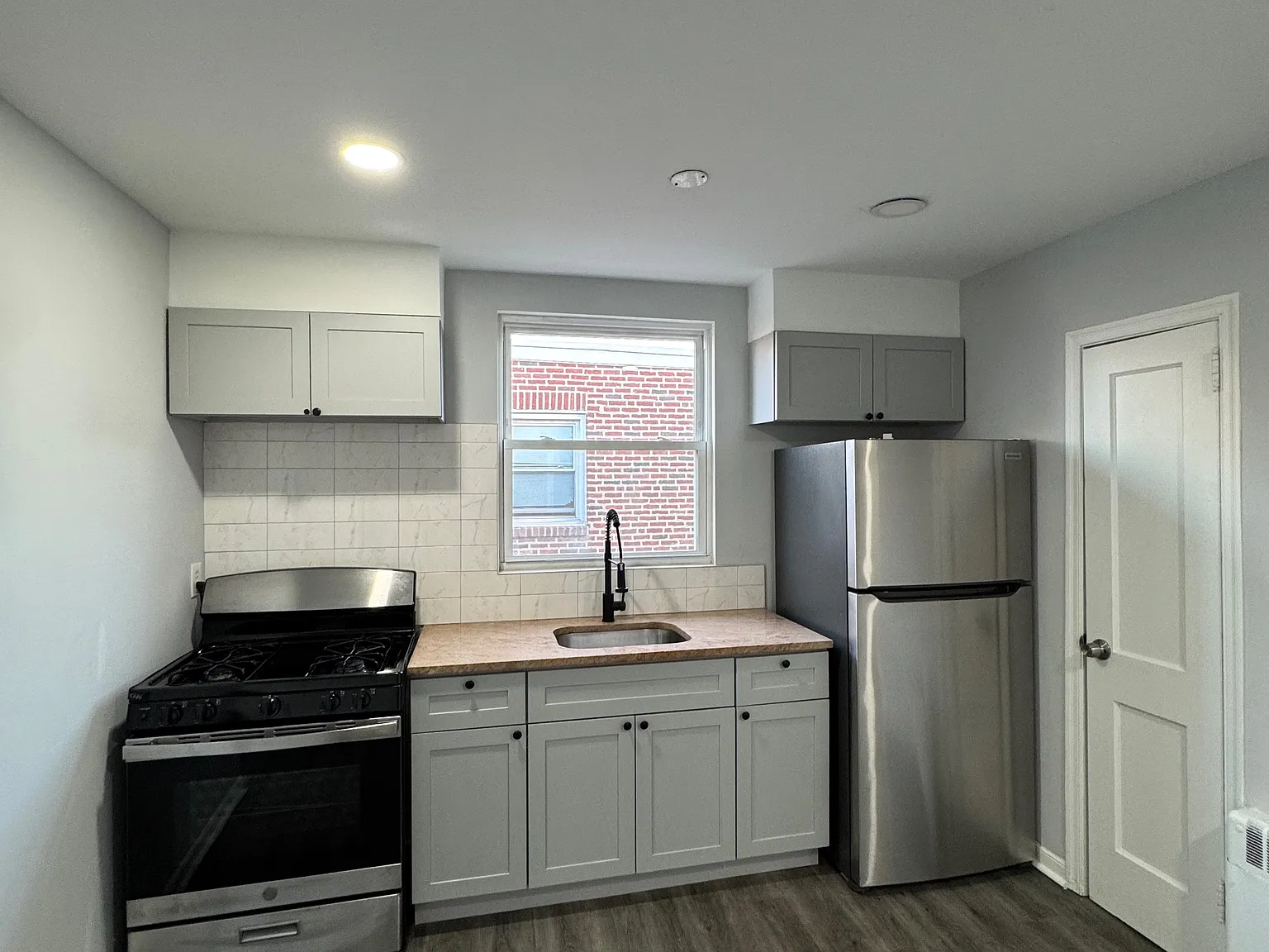 2 bed, 800 sqft, $1,500 — Photo 4