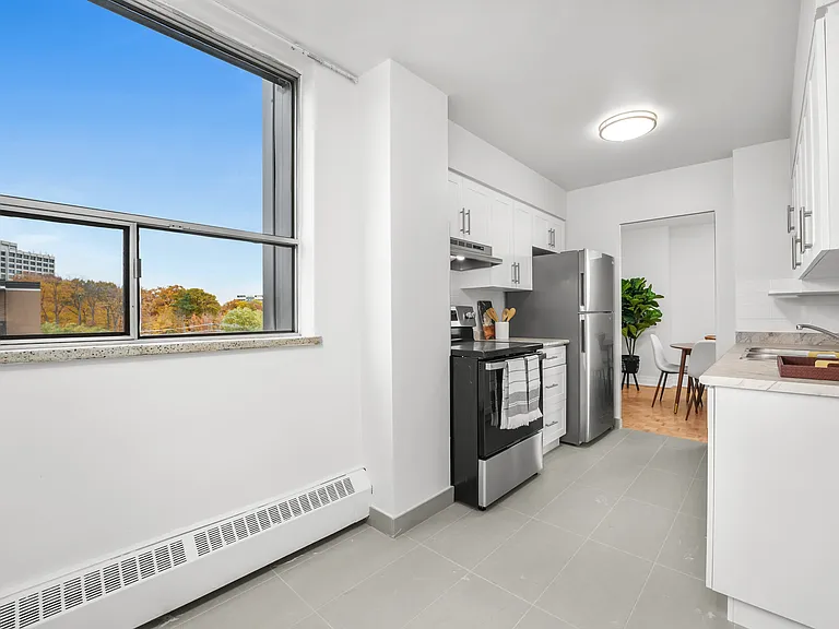 41 Warrender Ave #2 BD — Photo 7