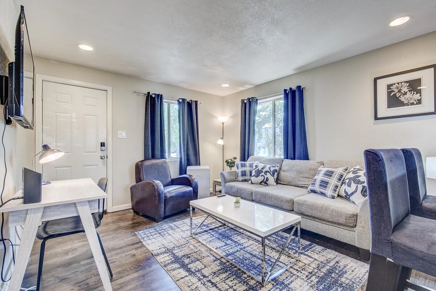 1 bed, 1.0 bath, $2,808 — Photo 2