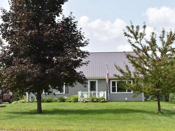 389 Enfield Road, Lincoln, ME 04457