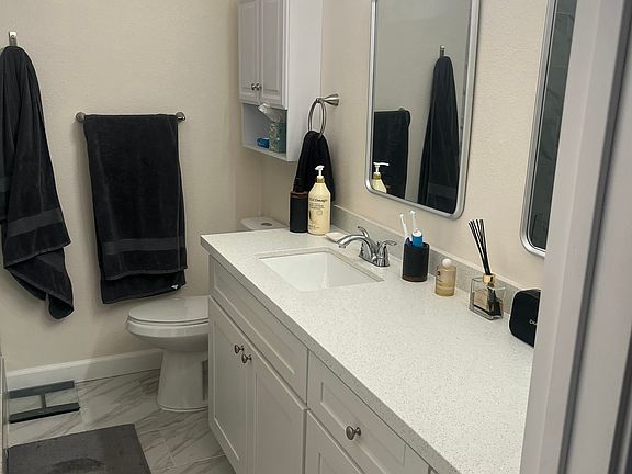 3rd image of 1230 N Horn Ave #417