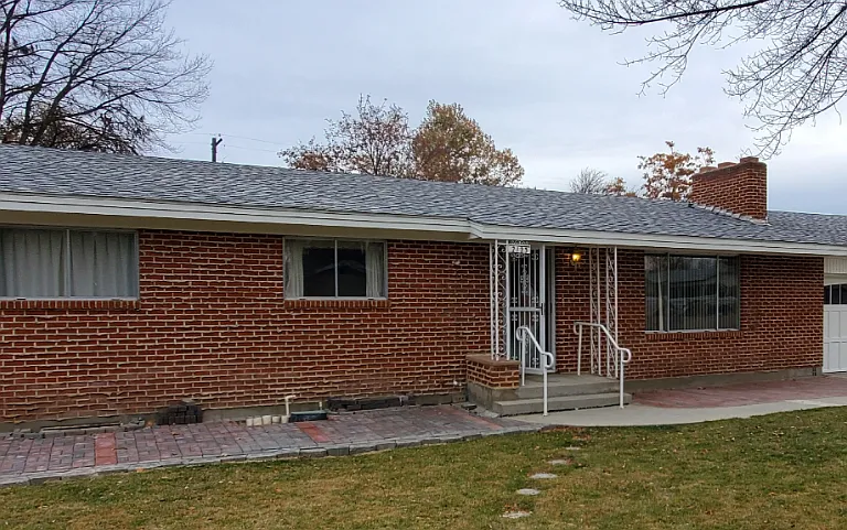 2123 Colorado Ave — Photo 2