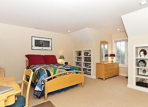 3rd image of 417 Farrington Dr