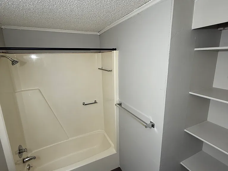 10-64 Hampshire Dr #42 — Photo 4