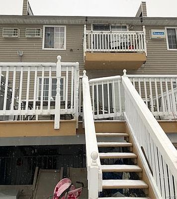 4th image of 228 Betts Ave