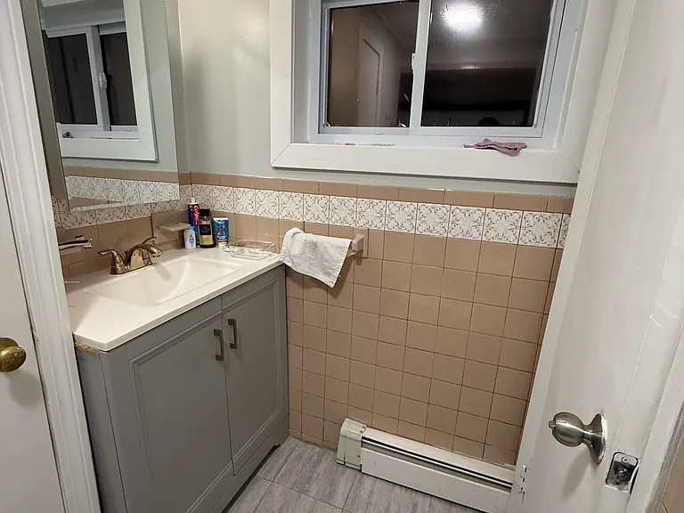 49 Linden St #1 — Photo 7