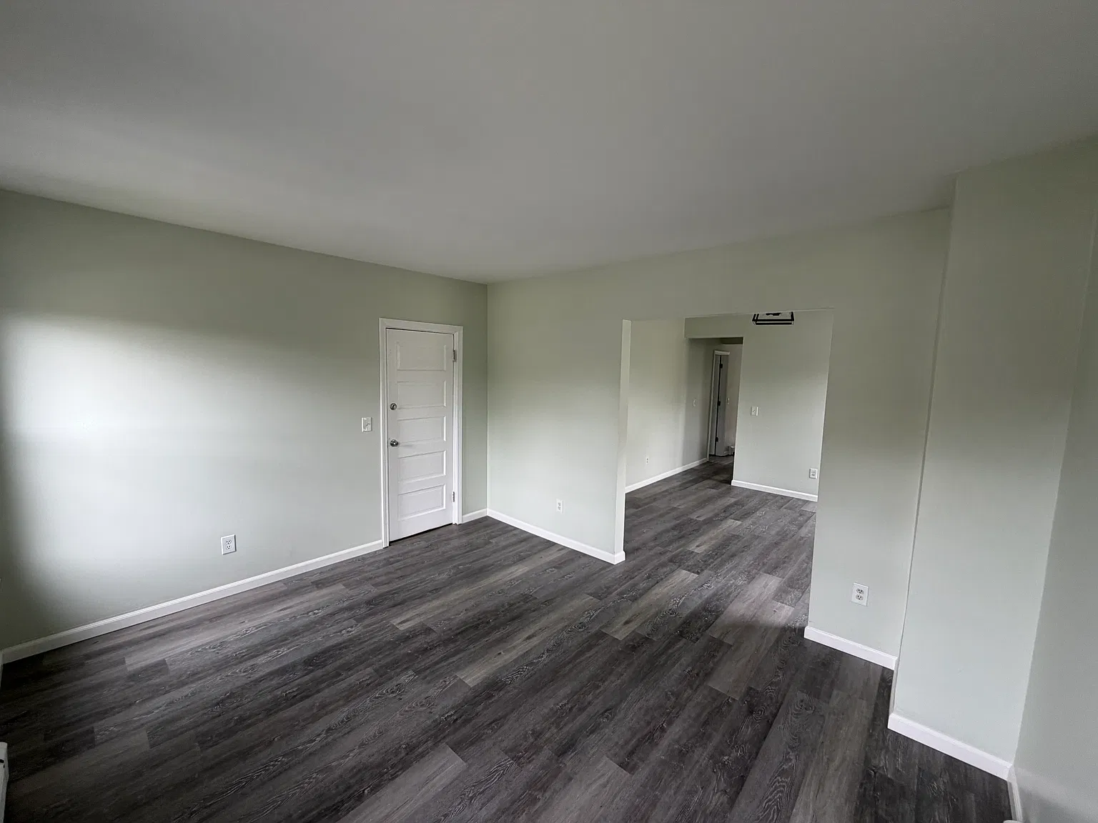 3 bed, 1200 sqft, $2,300 — Photo 2