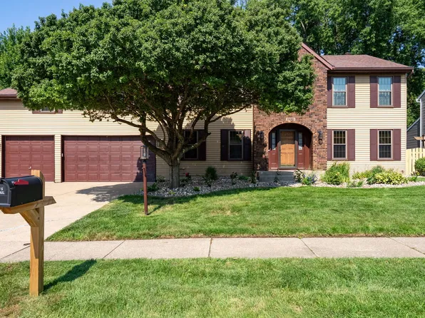 4490 Hamilton Dr, Bettendorf, IA 52722
