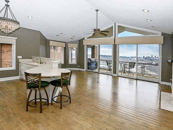 2nd image of 548 Davenport Ave Unit 6