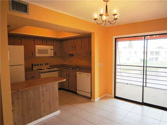 3rd image of 4664 Oak Terrace Drive #4664