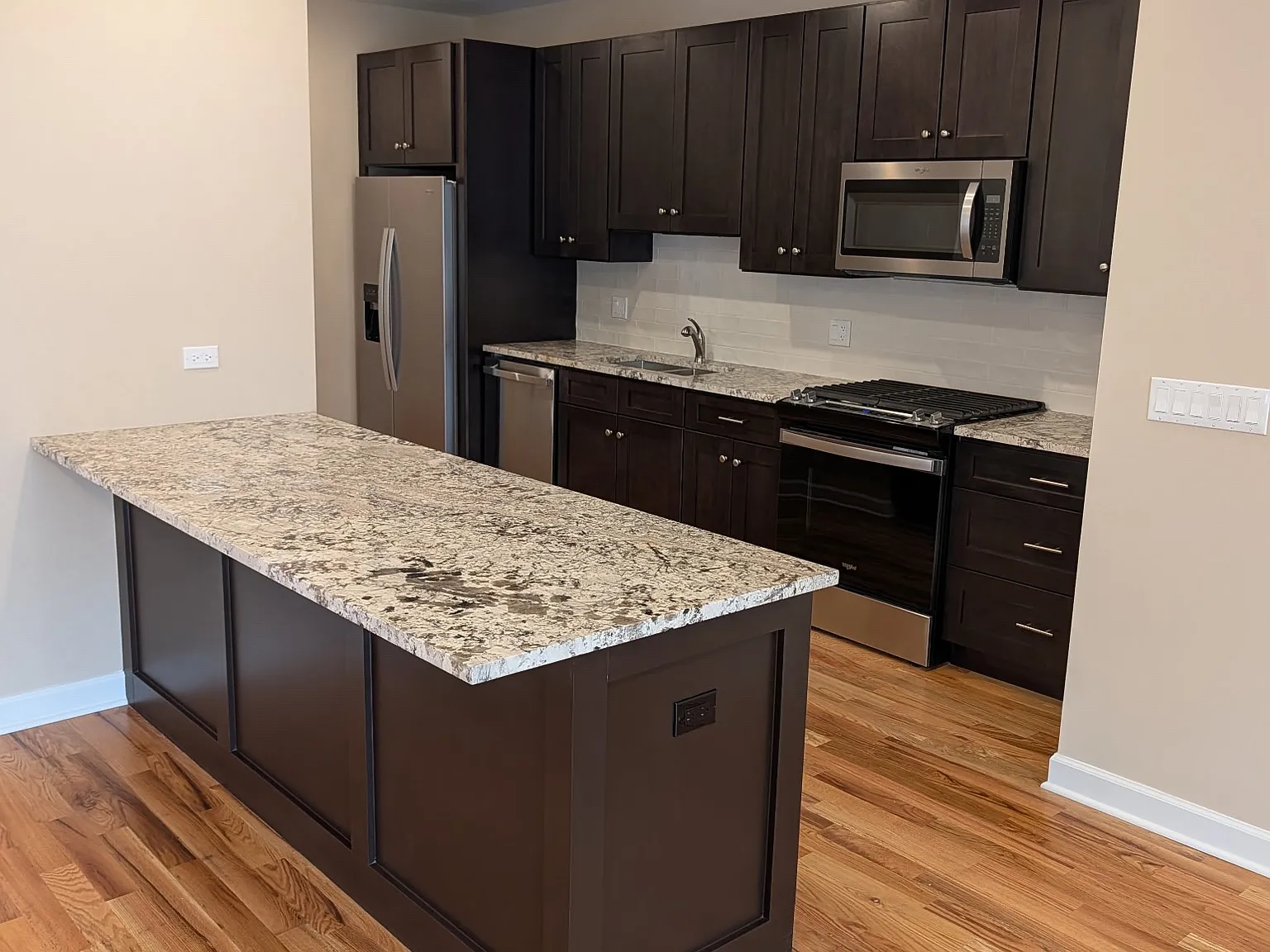 3 bed, 1800 sqft, $2,500 — Photo 2