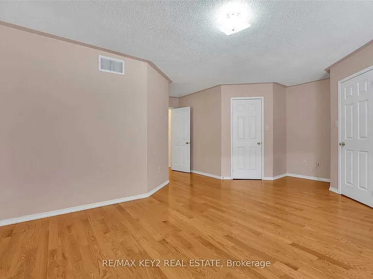633 Caboto Trl — Photo 21