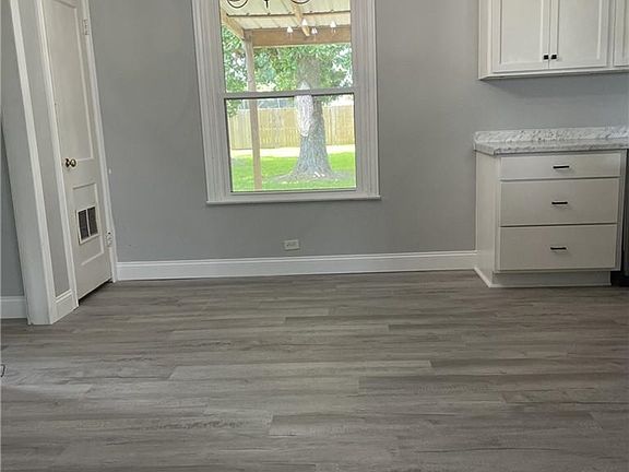 3rd image of 815 Wehrt St