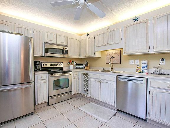 4th image of 200 Periwinkle Way Unit 117