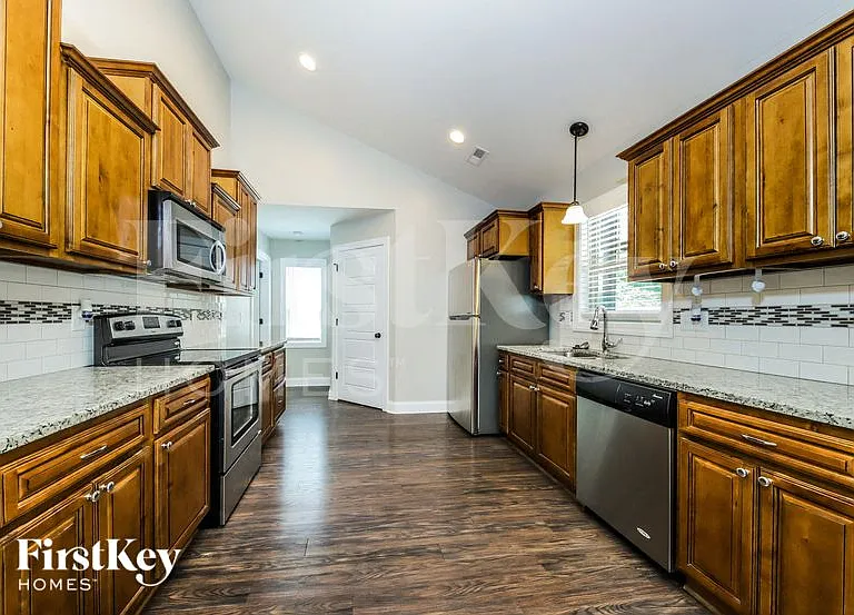 621 Dobson St — Photo 5