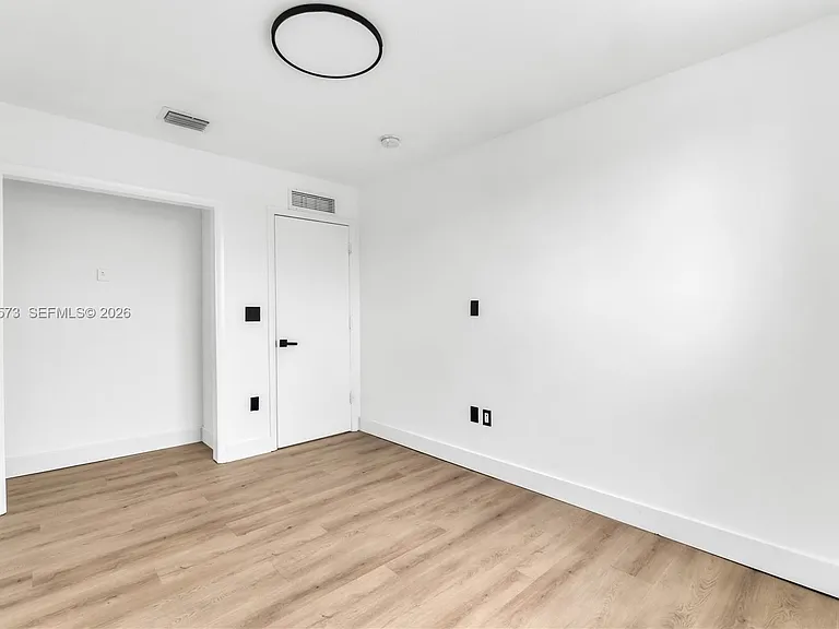 1011 SW 7th St #2 — Photo 22