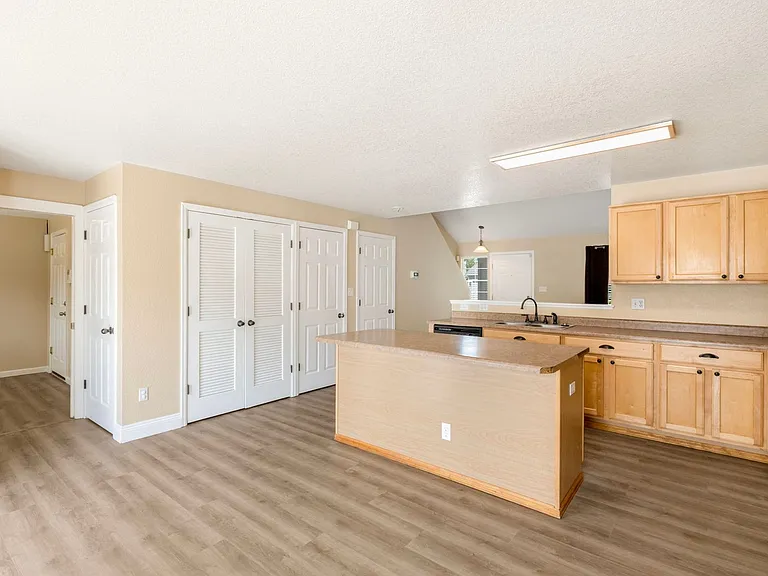 6276 Riverdale Dr — Photo 9