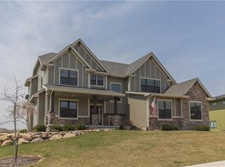 4718 152nd St, Urbandale, IA 50323