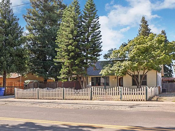 2nd image of 916 Elm Ave