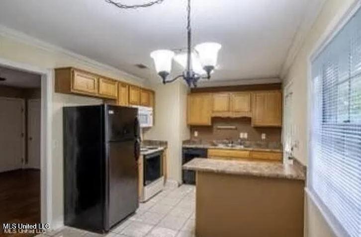 311 Sheppard Dr — Photo 2