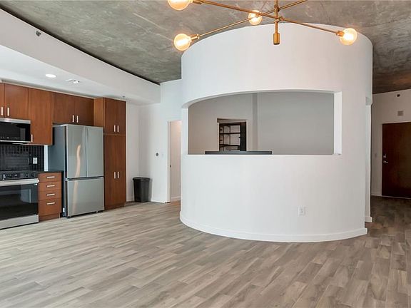4th image of 943 Peachtree St NE Unit 1304