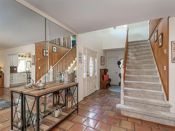 4th image of 1841 Ciprian Ave