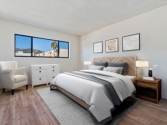 3rd image of 1332 N Vista St #105
