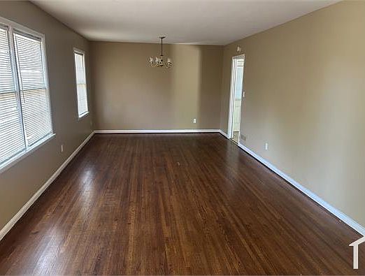 2nd image of 1109 Camellia Rd