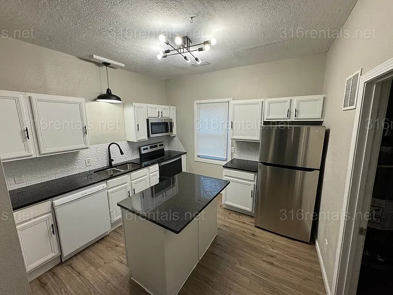 1324 S Emporia Ave — Photo 9