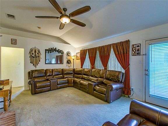 5th image of 1113 Oak Grove Ln