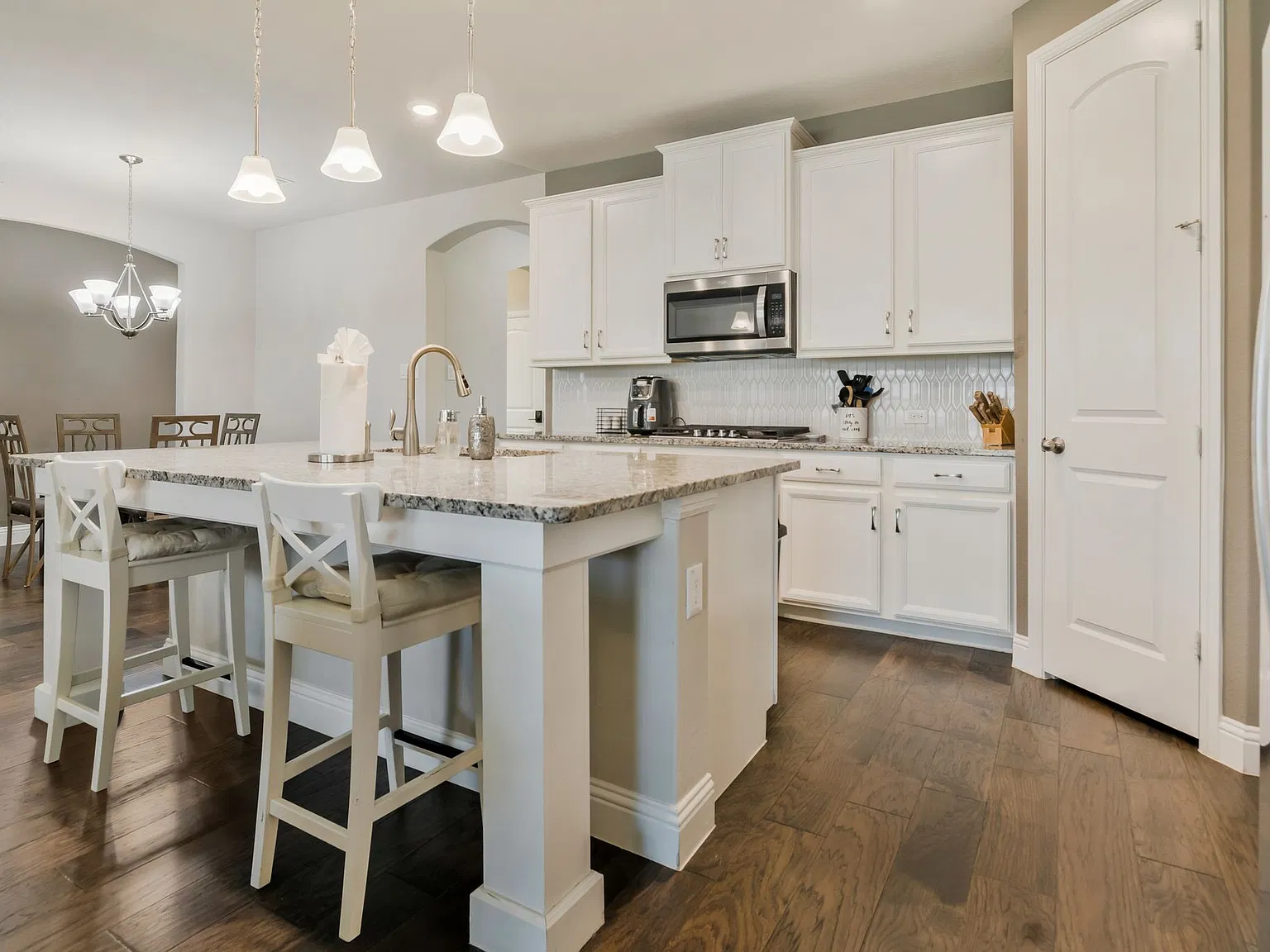 3 bed, 1930 sqft, $5,500 — Photo 3