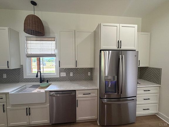 4th image of 1123 Bellevue Acre Dr