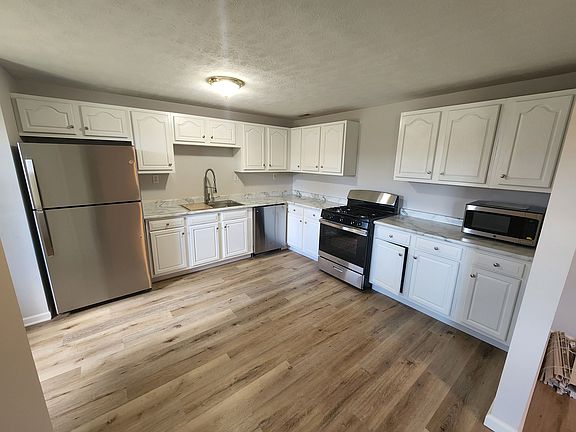 2nd image of 1119 W 5th St #1119