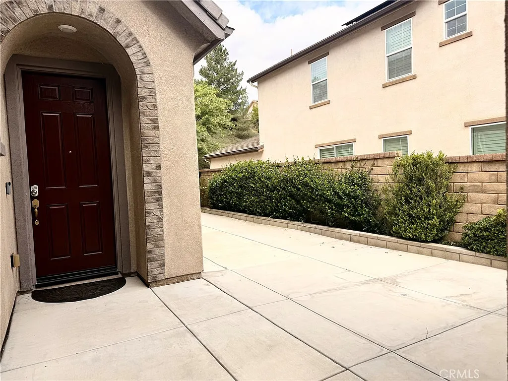 4 bed, 2167 sqft, $4,400 — Photo 2