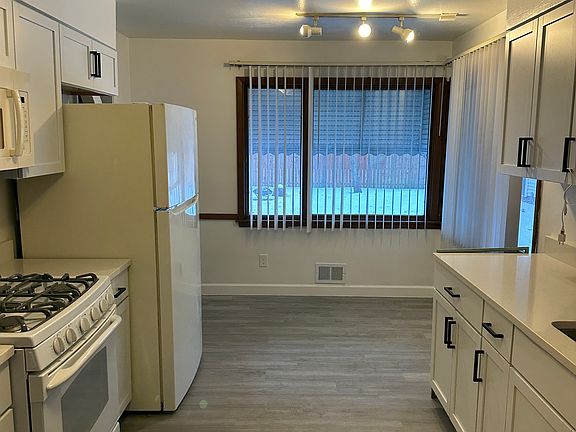 5th image of 2216 Logan St APT 4