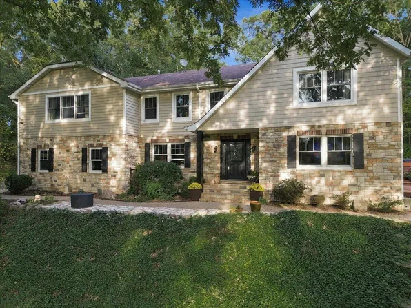 11649 Westvalley Dr, Crown Point, IN 46307