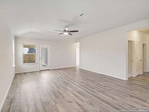 4th image of 11726 Mustang Grove