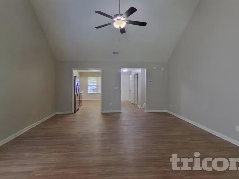 7715 Hidden Creek Dr — Photo 2
