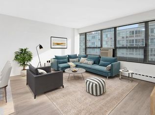 350 W Oakdale, Chicago, IL 60657