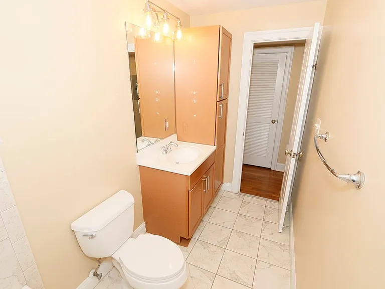 T Street Apartments — Photo 10