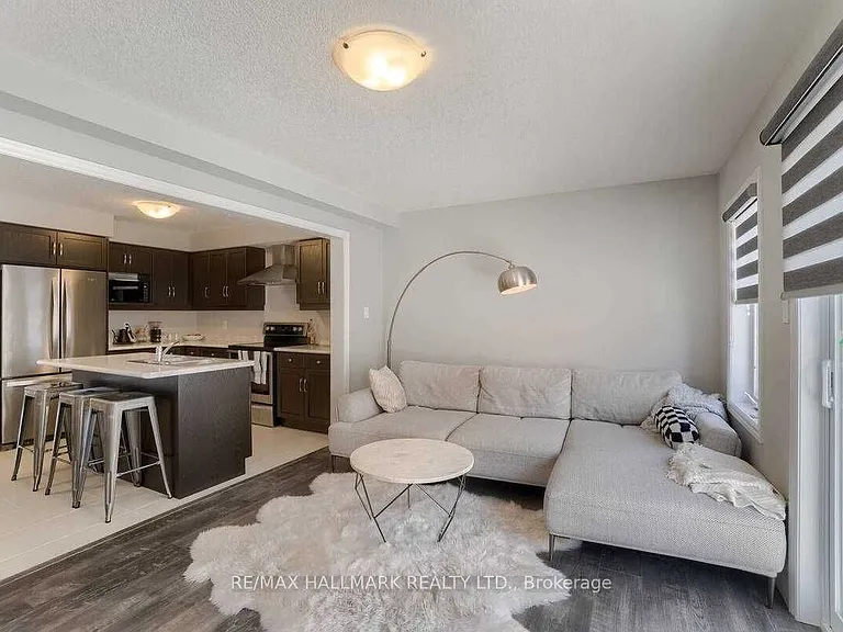 75 John Brabson Cres — Photo 3