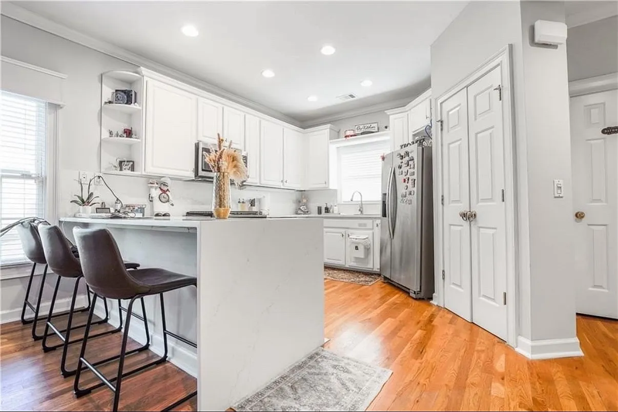 3 bed, 1850 sqft, $2,800 — Photo 2